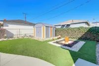 Stylish Home Near Sofi Stadium, LAX & Long Beach - 2-Star
