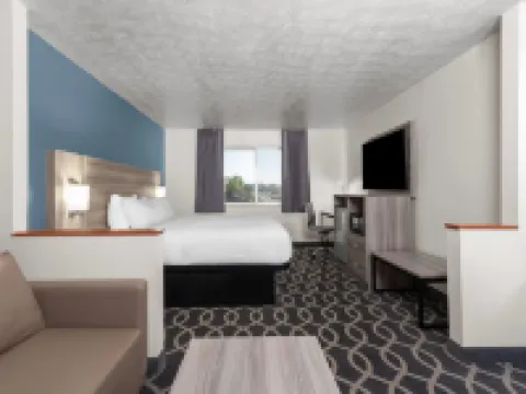 Baymont by Wyndham Piqua Hotels in Miami County