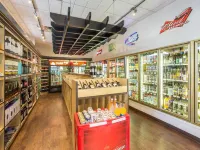 Ramada by Wyndham Kelowna Hotel & Conference Center - bar