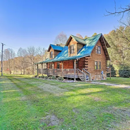 Creekside Bryson City Cabin w/ Private Hot Tub