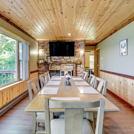 Private Dock Lakefront Family Home in Outing