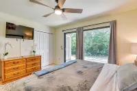 'Almond Grove Cottage' w/ Patio: Walk to Beach! - Badekar