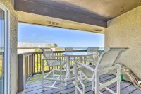 Fernandina Beach Condo ~ 1 Mi to Golf Courses - Hot Tub