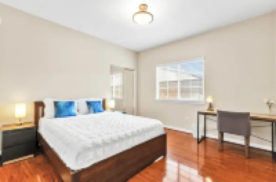 Convenient Located Warming Large 4 Bedroom 3 Bath Home Near DTLA over 2,100 SF