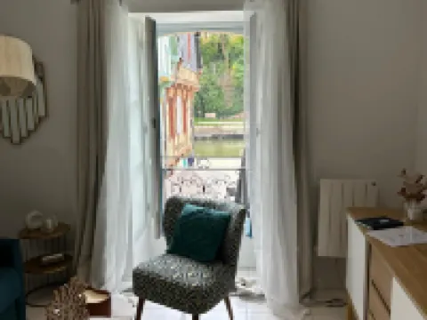 Exceptional view of the port of St-Goustan for this renovated 2-room apartmen Hotéis em Auray