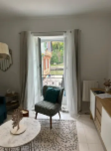 Exceptional view of the port of St-Goustan for this renovated 2-room apartmen