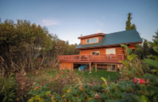 Stunning Oceanfront Log Home w/Glacier & Spit View