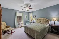 Lakeside Bungalow, Sleeps 12, Private Dock + More!