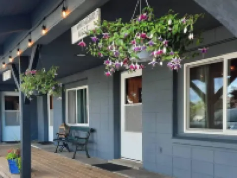 Feather Nest Inn Hotels in Cook County