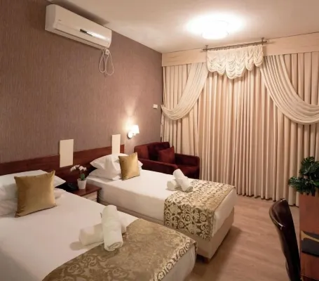 Aristocrat Hotel - 2-Star