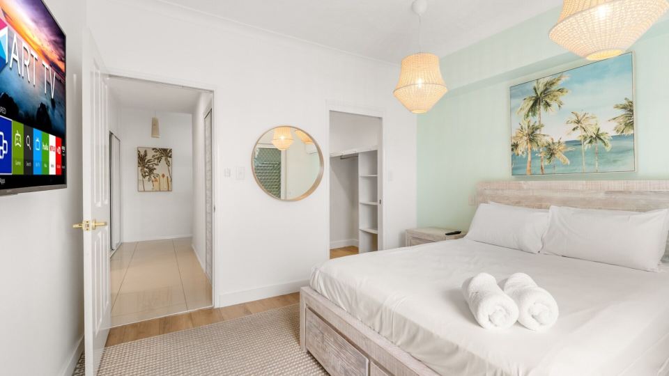 Spacious 2-bed With Private Rooftop & BBQ Access