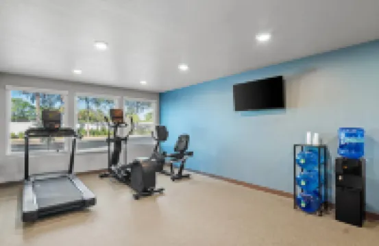 WoodSpring Suites Palm Springs – West Palm Beach Hotels near Okeeheelee Park