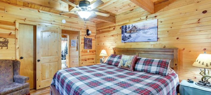 Peaceful Garden Valley Cabin w/ Private Deck! Hotels in Boise County