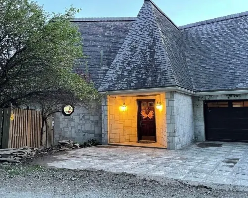 Spacious 5-bedroom country marble chateau in charming Fair Haven Hoteles en Castleton