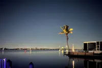 Matlacha Waterfront Retreat: Dock & Hot Tub! - Wifi