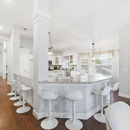 Lux Cozy 5B2B Home for Families