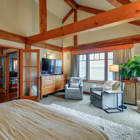 Luxury Vashon Vacation Rental w/ Beach Access!