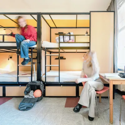 Three Little Pigs Hostel - Your Berlin Castle Отели рядом с достопримечательностью «Концертный зал Tempodrom»