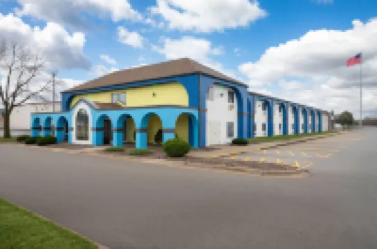 Days Inn by Wyndham Austin