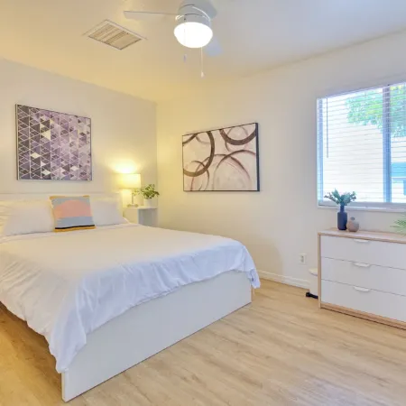 3 Bedroom With Stunning Yard Close to Horseshoe.