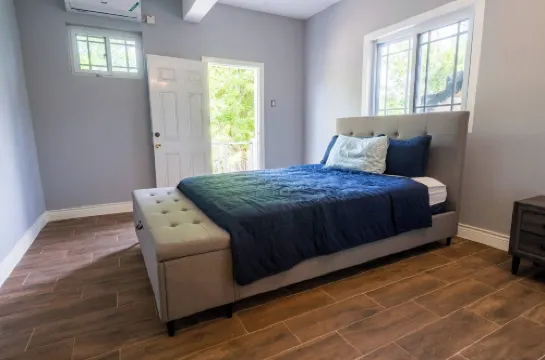 Modern Home 10minstobeach, Private Cliff, AC Wifi