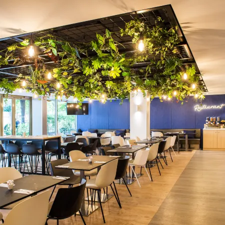 Holiday Inn Express PARIS - CANAL DE LA VILLETTE by IHG Отели рядом с достопримечательностью «19-й округ: Ля Вилетт»