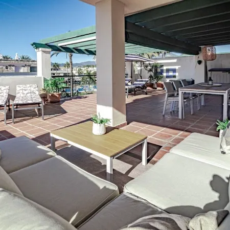 Lcr4 - Large 3-bedroom Apartment Near Beach