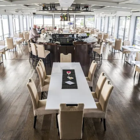 Botel Gracia Отели рядом с достопримечательностью «Фонтан Роланда»