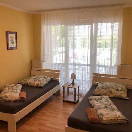Ferienhaus für 6-8 Personen - Zentral und Sehr Geräumig mit Überdachter Terrasse