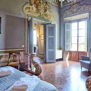 Castello di Montegufoni by PosarelliVillas Rooms