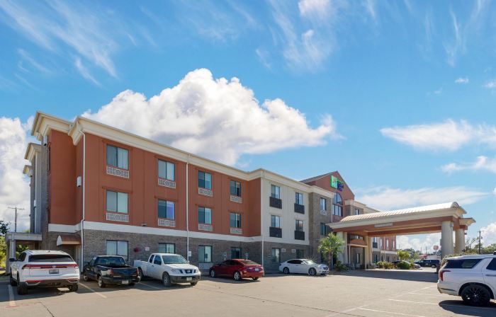 Holiday Inn Express & Suites FAIRFIELD-NORTH by IHG