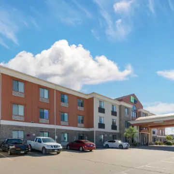 Holiday Inn Express & Suites FAIRFIELD-NORTH by IHG