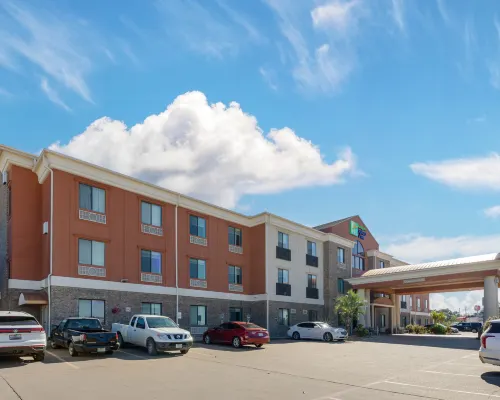 Holiday Inn Express & Suites FAIRFIELD-NORTH by IHG Hotel di County Freestone