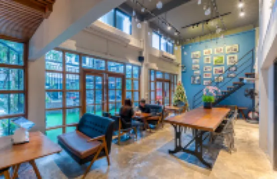 At Hua Lamphong Hotel