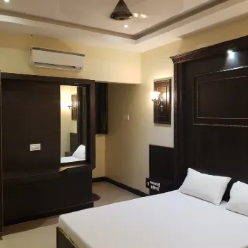Chakravarthi Inn Hotels near Thiruchendur Murugan Temple