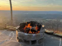 Bear Brow Cabin. Amazing view from brow to valley below.