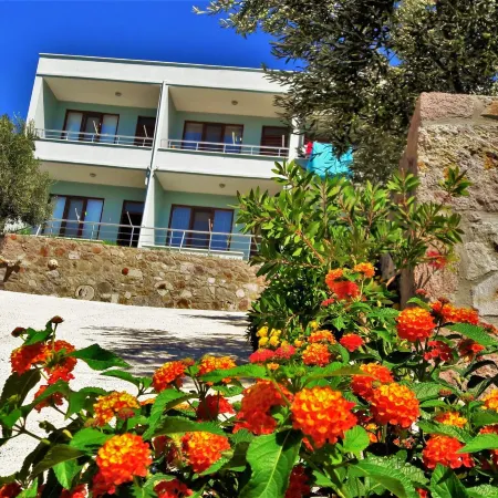 Assos Nazan Motel Restoran Beach