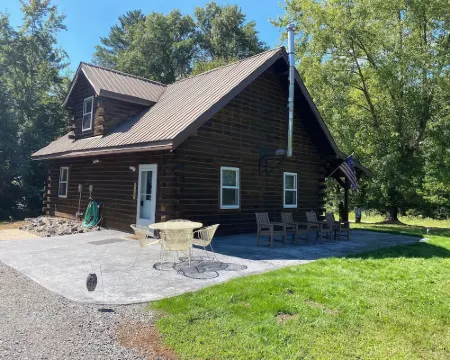Halls Creek Retreat! Hatfield/Merrillan, WI โรงแรมในJackson County