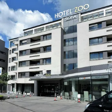 Hotel Zoo Sofia - Secured Paid Parking