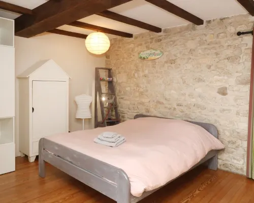 Charming and natural house โรงแรมในซ็องลิส