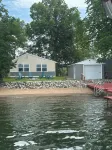 Charming 3-bedroom cabin right on the sandy shore of beautiful Star Lake. - Chalets