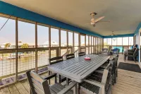 Waterfront Dauphin Island Home w/ Deck & Boat Dock - شاطئ