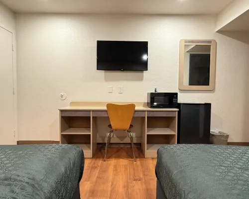 Shasta Vista Inn & Suites Hotels in Weed