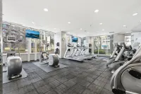 Luxury Downtown Ocean+Mountain views A/C Comfort Pool / hot tub/ sauna/ gym