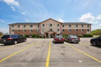 Days Inn by Wyndham Portage - parking