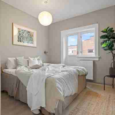 Bright and nice two-bedroom with central location Rooms