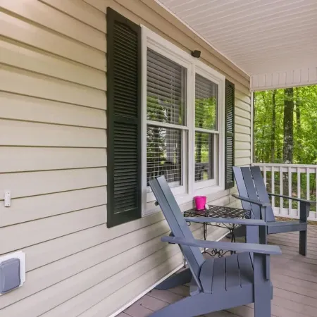 Tranquil Hideaway Home - Pet-friendly