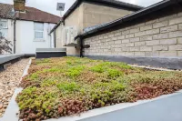 GuestReady Essential - Modern home with garden
