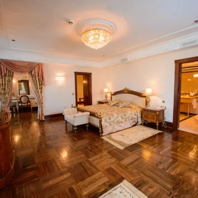 โรงแรมแอมบาสเดอร์ โรงแรมใกล้โรงละครมารินสกี