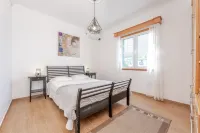 Spacious, Garden, and Private Parking